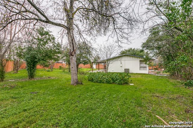 511 E Hathaway Dr, San Antonio, TX 78209