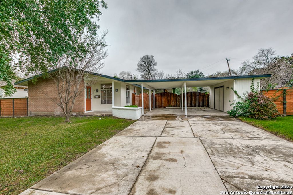 511 E Hathaway Dr, San Antonio, TX 78209