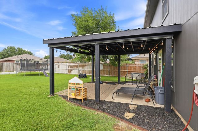 327 Outfitter DR, Bastrop, TX 78602