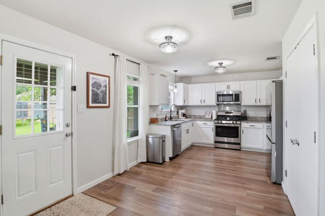 327 Outfitter DR, Bastrop, TX 78602