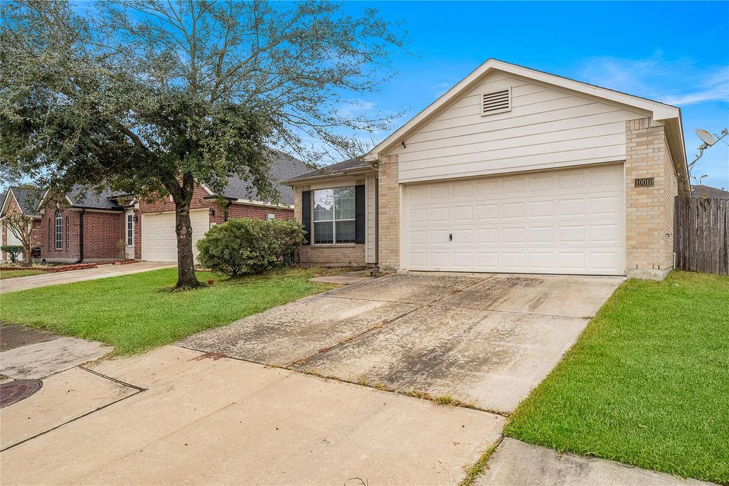 10010 Deer Track Court, Houston, TX 77064