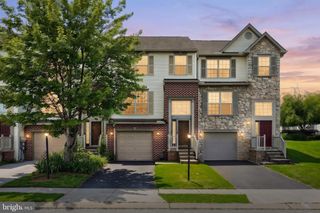 95 COLONIAL DR, Hanover, PA 17331