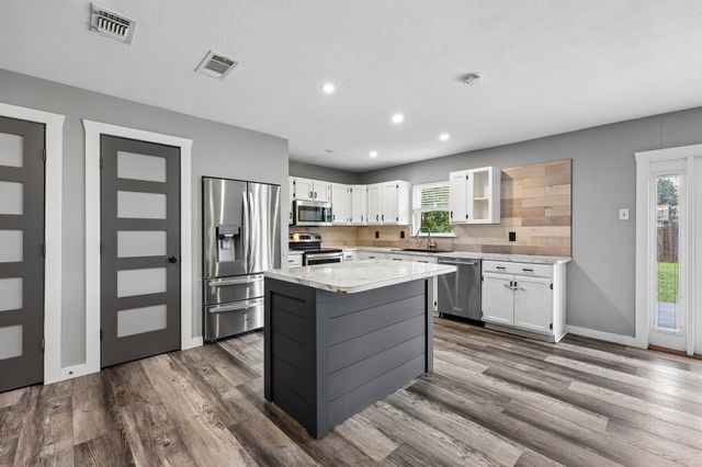 2033 Rose Hill Road, Carrollton, TX 75007