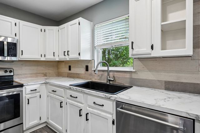 2033 Rose Hill Road, Carrollton, TX 75007