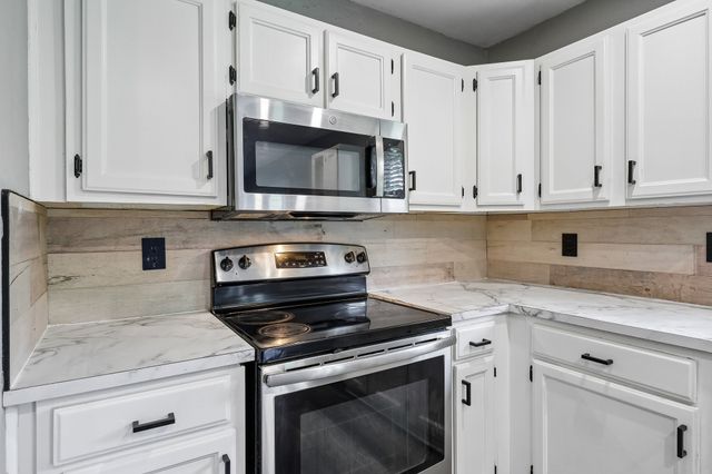 2033 Rose Hill Road, Carrollton, TX 75007