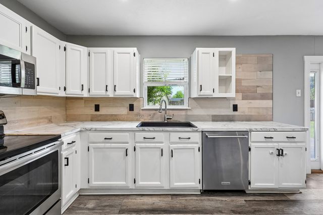 2033 Rose Hill Road, Carrollton, TX 75007