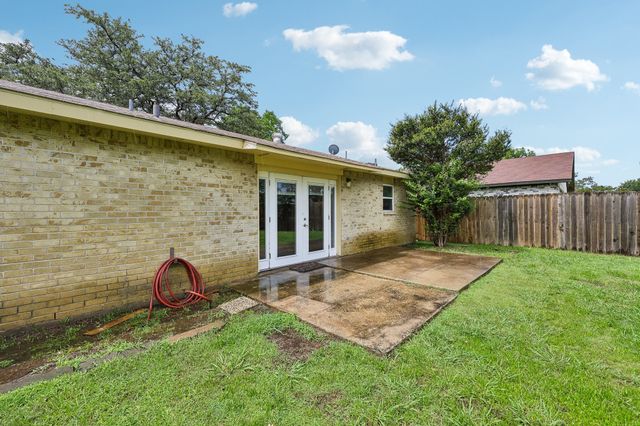 2033 Rose Hill Road, Carrollton, TX 75007