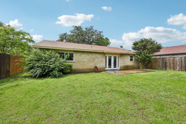 2033 Rose Hill Road, Carrollton, TX 75007