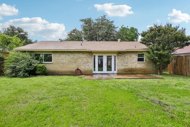 2033 Rose Hill Road, Carrollton, TX 75007