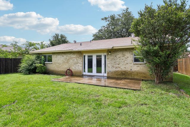 2033 Rose Hill Road, Carrollton, TX 75007