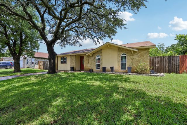 2033 Rose Hill Road, Carrollton, TX 75007