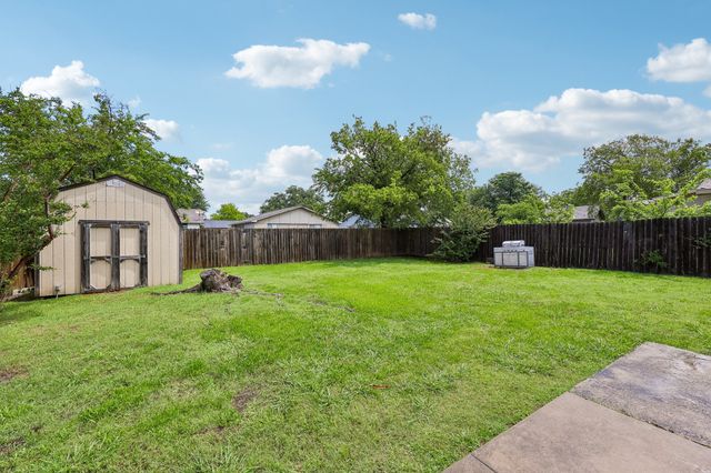 2033 Rose Hill Road, Carrollton, TX 75007