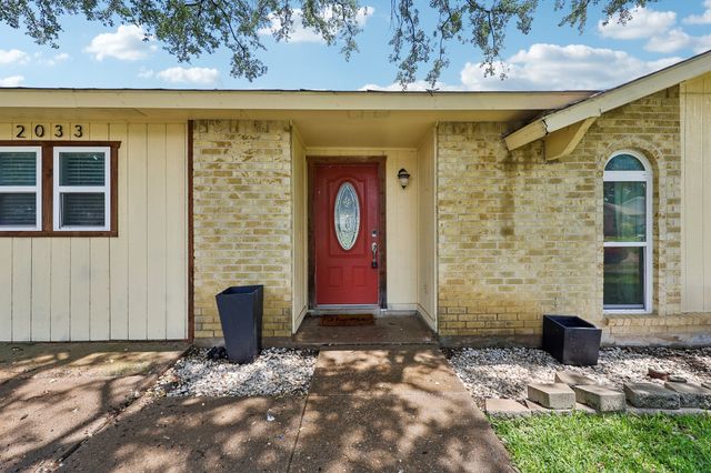 2033 Rose Hill Road, Carrollton, TX 75007
