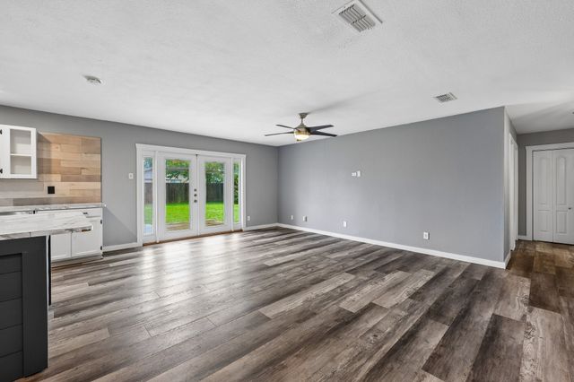 2033 Rose Hill Road, Carrollton, TX 75007