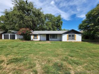 7915 E 131st Street S, Bixby, OK 74008
