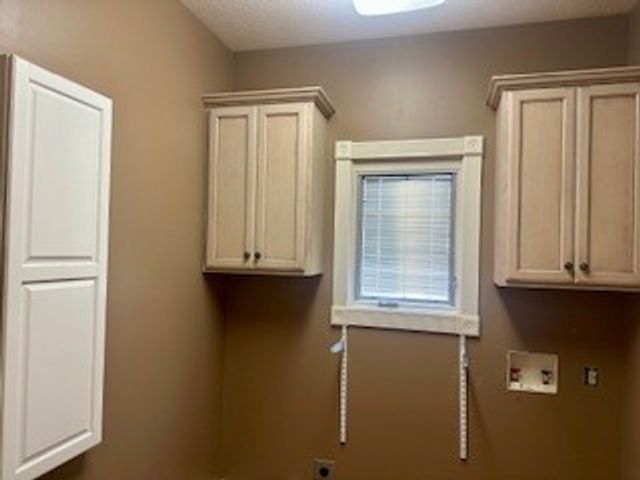 25 Max Dr, Paris, TN 38242