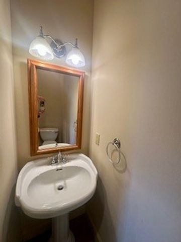 25 Max Dr, Paris, TN 38242