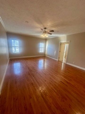 25 Max Dr, Paris, TN 38242