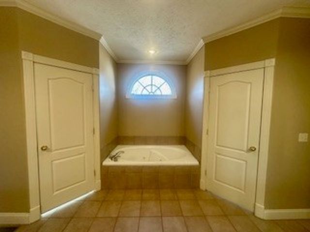 25 Max Dr, Paris, TN 38242