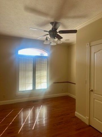 25 Max Dr, Paris, TN 38242