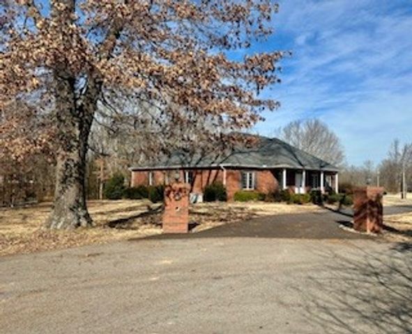25 Max Dr, Paris, TN 38242