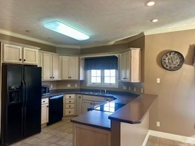 25 Max Dr, Paris, TN 38242