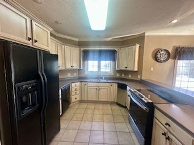 25 Max Dr, Paris, TN 38242