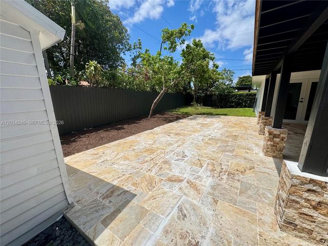 8320 NW 180th St, Hialeah, FL 33015