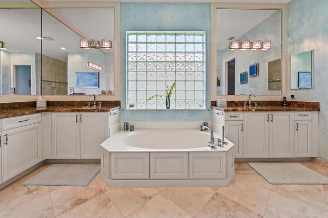 10540 Whitewind Circle, Boynton Beach, FL 33473