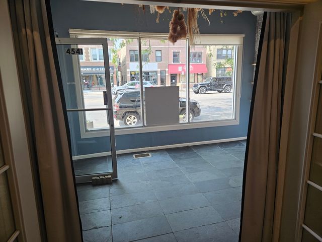 4541 N Western Avenue, Chicago, IL 60625