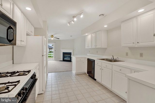2845 TONYS DR, York, PA 17408