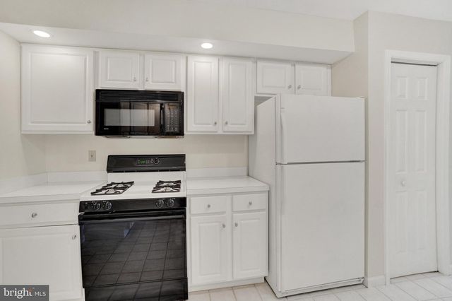 2845 TONYS DR, York, PA 17408
