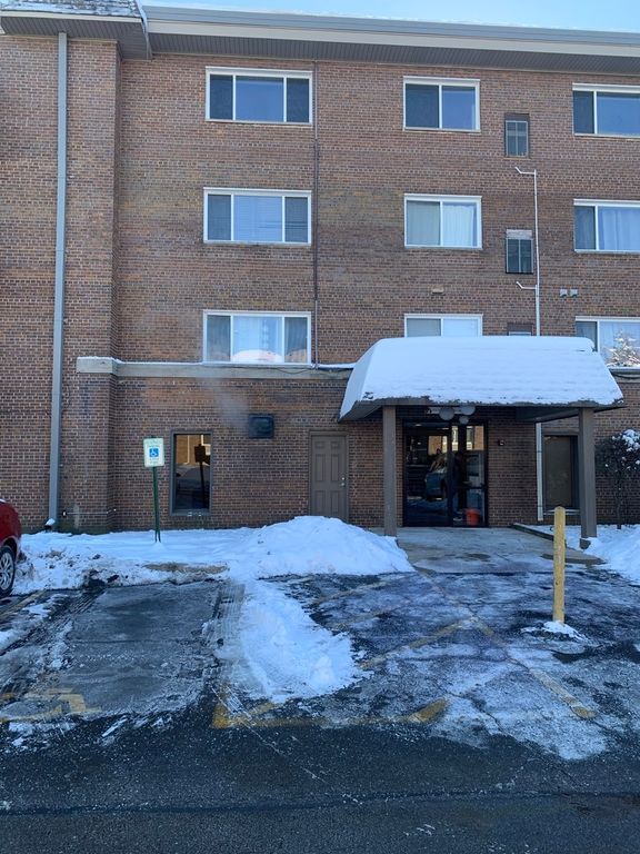 2301 Beau Monde Lane 104, Lisle, IL 60532