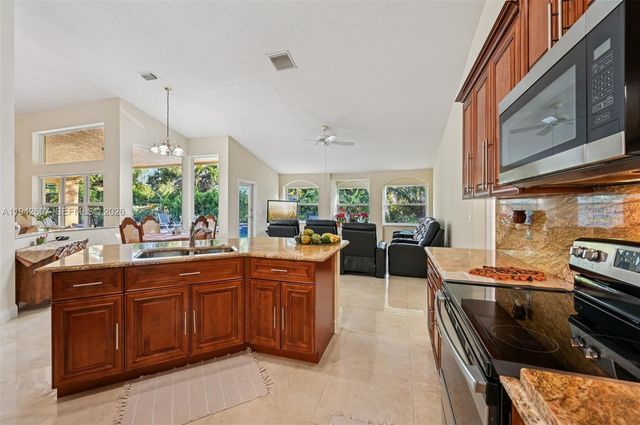 12878 N 77th Pl N, West Palm Beach, FL 33412