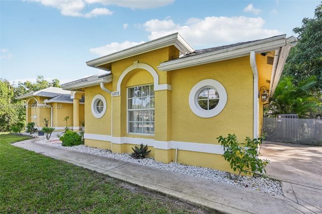 12878 N 77th Pl N, West Palm Beach, FL 33412