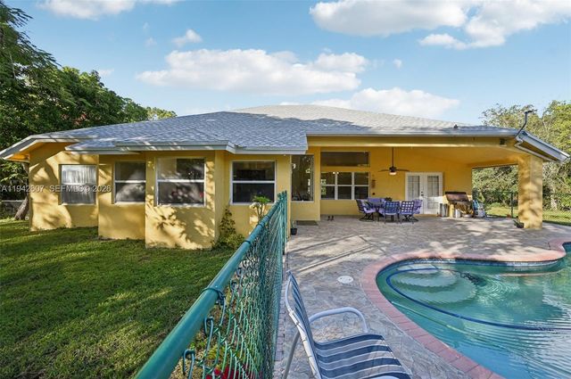 12878 N 77th Pl N, West Palm Beach, FL 33412