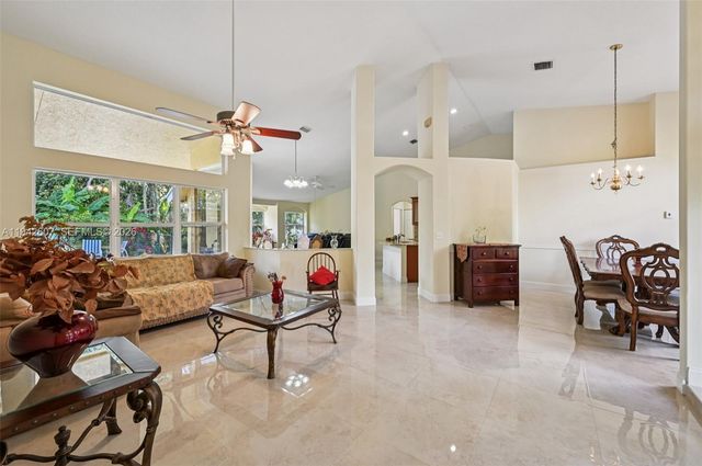 12878 N 77th Pl N, West Palm Beach, FL 33412