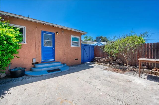 2205 W 7th, Santa Ana, CA 92703