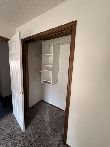 1327 W Riverside Street, Springfield, MO 65807
