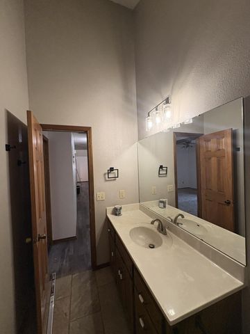 1327 W Riverside Street, Springfield, MO 65807