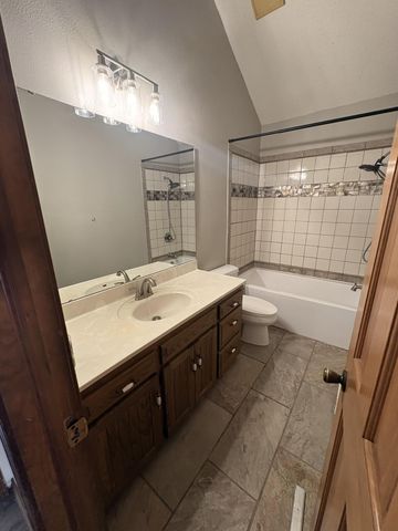 1327 W Riverside Street, Springfield, MO 65807