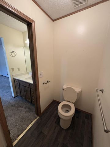 1327 W Riverside Street, Springfield, MO 65807