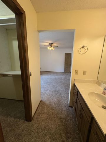 1327 W Riverside Street, Springfield, MO 65807