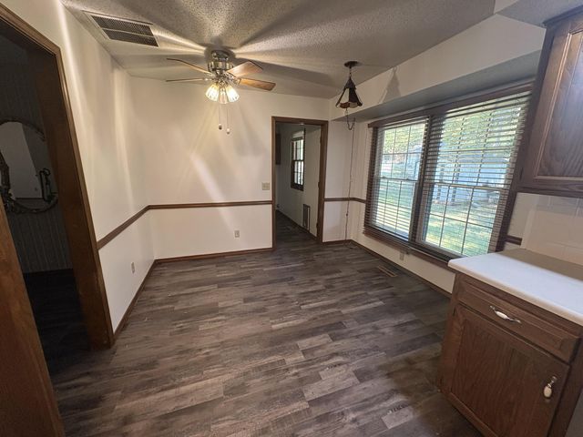 1327 W Riverside Street, Springfield, MO 65807