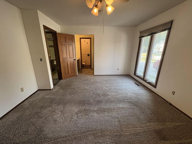 1327 W Riverside Street, Springfield, MO 65807