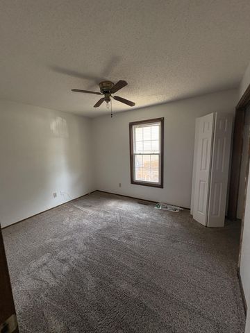 1327 W Riverside Street, Springfield, MO 65807