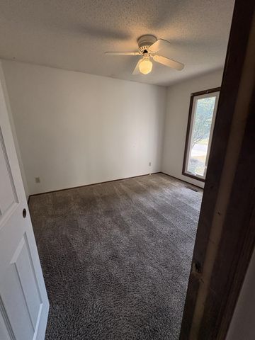 1327 W Riverside Street, Springfield, MO 65807