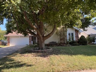 1327 W Riverside Street, Springfield, MO 65807