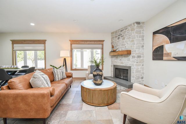 5012 E Tiger Lilly Dr Drive, Sioux Falls, SD 57110