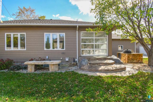 5012 E Tiger Lilly Dr Drive, Sioux Falls, SD 57110